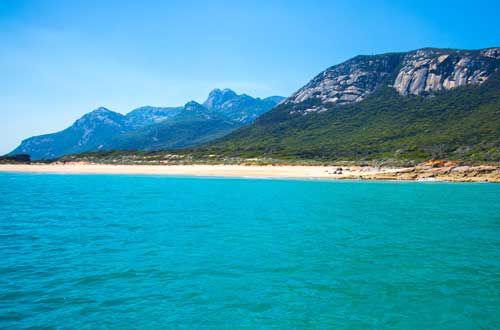tasmania-cruise-australia-flinders-island-beach-tasmania