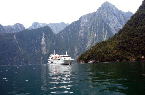 south-coast-fiordland-milford-new-zealand-luxury-cruise