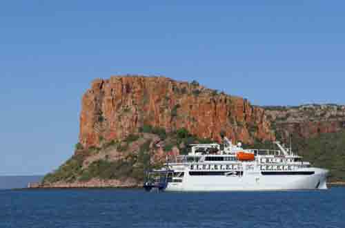 kimberley-western-australia-steep-island-coral-discoverer