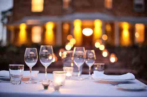 flying-gourmet-getaway-austrlaia-kingsford-homestead-table-setting