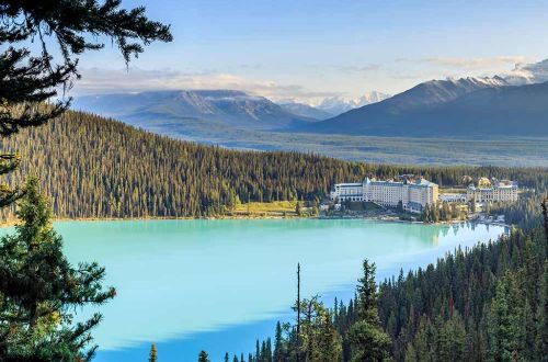 canada-banff-national-park-walk-fairmont-chateau-lake-louise