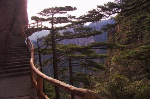 yellow-mountain-West-Sea-Canyon-trek