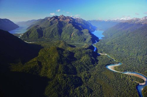 Fiordland-Hollyford-Track-river