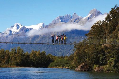 Hollyford-Track-Walk-Pyke-River-Swingbridge-Fiordlands-Longest-Swingbrid