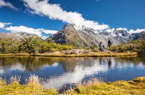 Fiordland-Walk-Routeburn-Track-lake