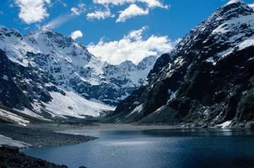 Fiordland-Walk-mountains New Zealand