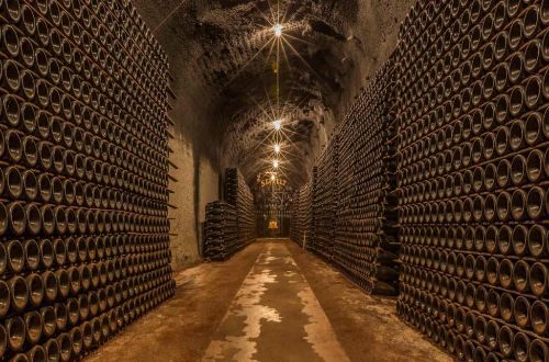 Grampians-Peaks-Trail-underground-wine-cellar
