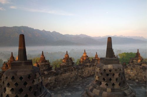 bali-beyond-hiking-java-amanjiwo-Borobudur-ultimate-luxury-onlyluxe-