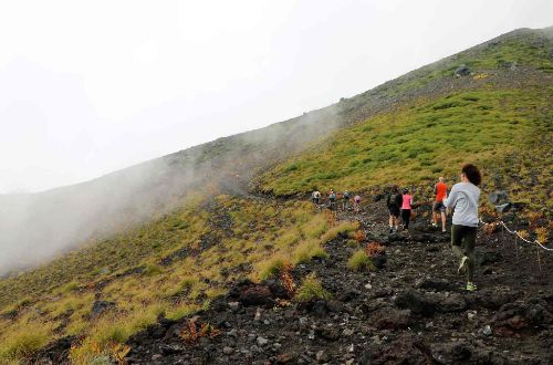 japan-walk-mt-fuji-hiking