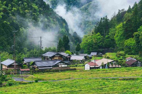 japan-walk-nakasendo-trail-walk-valley