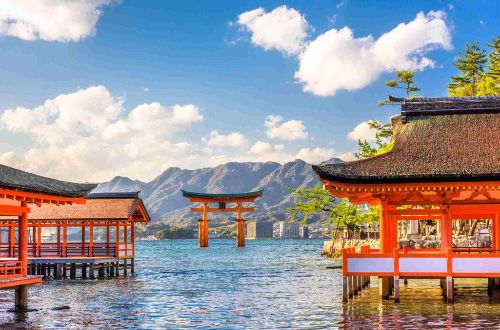 japan-luxury-walk-hiroshima-floating-torii