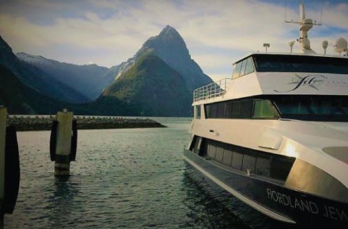milford-sound-luxury-overnight-cruise-new-zealand