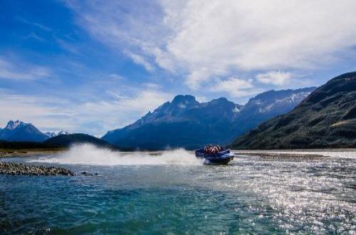south-island-new-zealand-gourmet-walk-queenstown-tour-dart-river-jet-boat