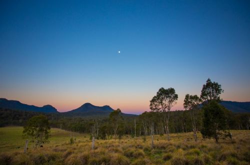 autralia-walk-scenic-rim-trail-main-range-sunset