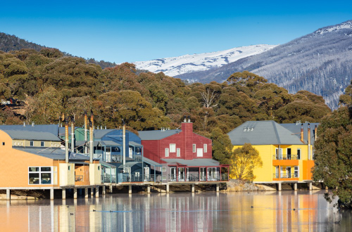 snowy-mountains-lake-rackenback