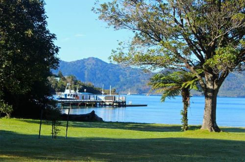 South-Island-New-Zealand-Gourmet-Walk-punga-cover-picnic