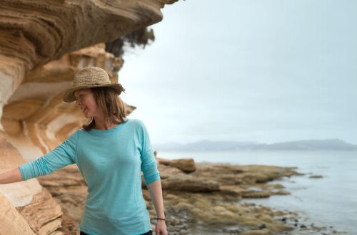 australia-walk-tasmania-maria-island-rock