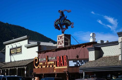 usa-walk-jackson-hole-shop-front