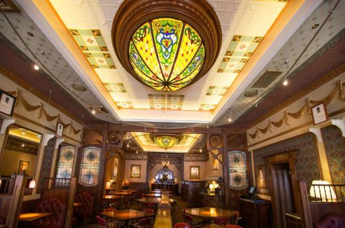 usa-mesa-verde-national-park-walk-strater-hotel-restaurant