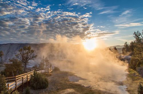 usa-walk-yellowstone-national-park-sunrise