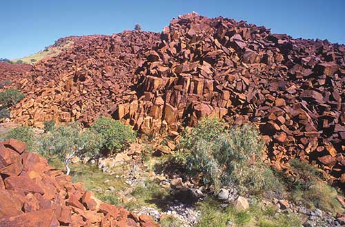 western-australia-indigenous-aborignal-artwork-burrup-peninsula