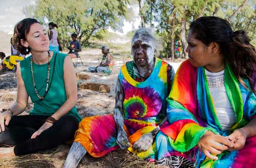 australia-nothern-territory-indigenous-Yolŋu-tour-interaction