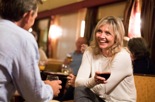 The-Ghan-Gold-Service-Outback-Explorer-Lounge-Wine