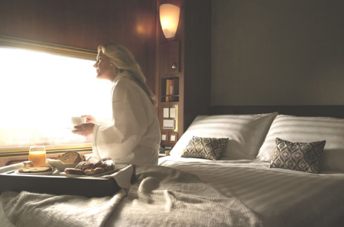 The-Ghan-Gold-Service-Outback-Explorer-Lounge-Wine