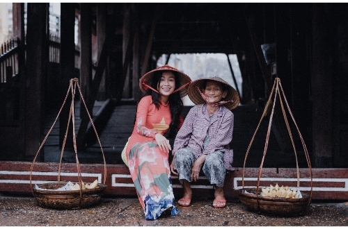 vietnam-ho-chi-minh-city-meet-locals-people-street